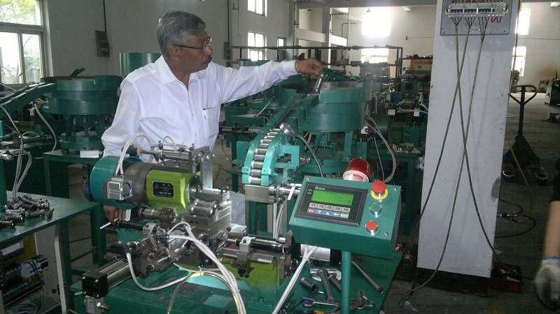 中料（后送料）车